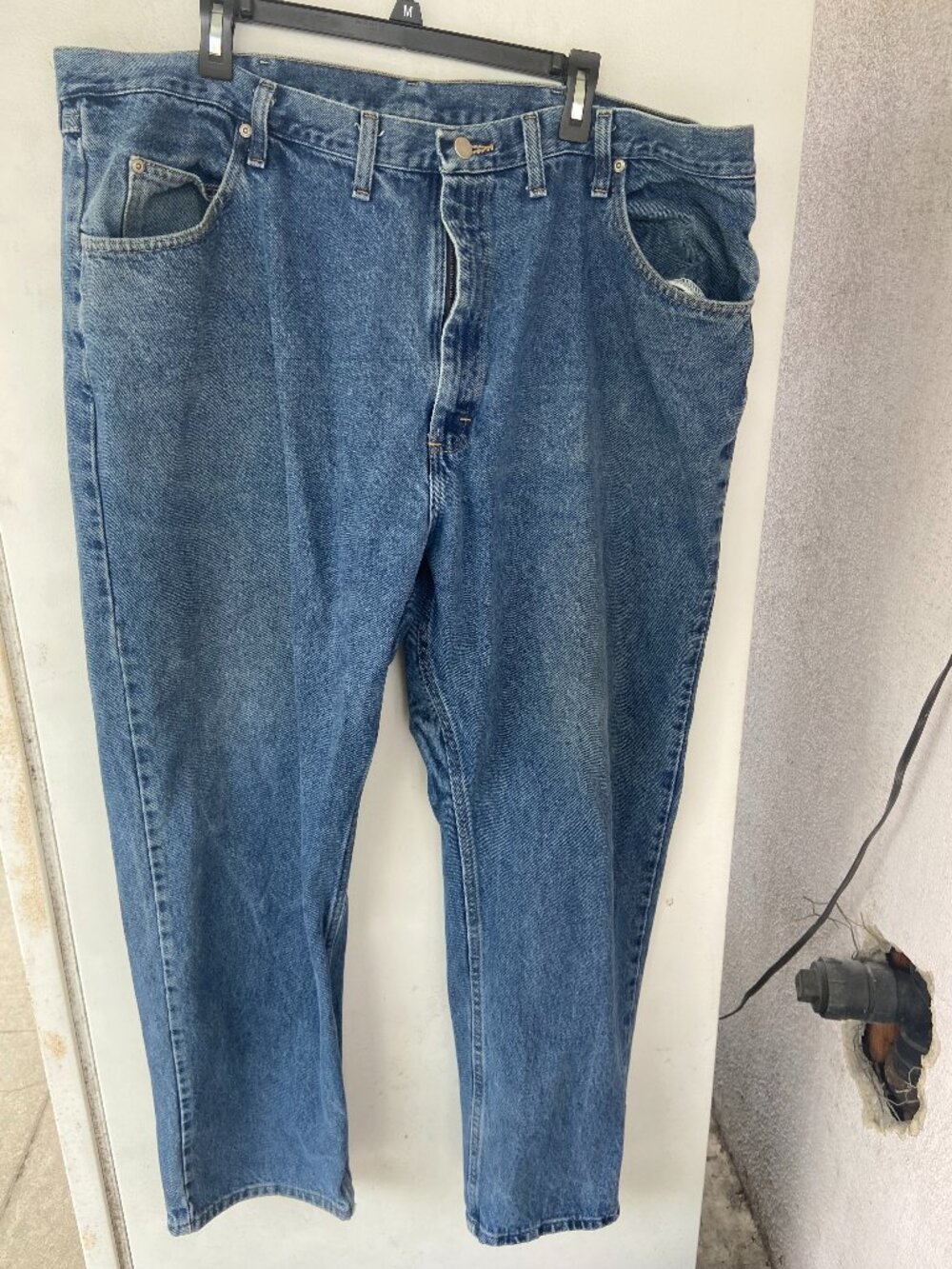 Wrangler Jeans Men's 44 x 32 Blue Denim Relaxed Fit Everyday Streetwear